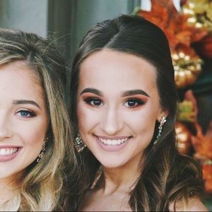 Meet your Posher, Claire